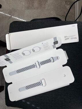 Apple Nike Sport Band with Perforated Holes - Platinum and Black 40mm